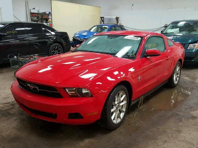 1ZVBP8AM4B5149678 - 2011 FORD MUSTANG RED photo 2