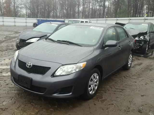 1NXBU4EE2AZ268840 - 2010 TOYOTA COROLLA BA GRAY photo 2