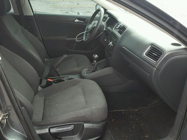 3VW1K7AJ5BM068256 - 2011 VOLKSWAGEN JETTA BASE GRAY photo 5