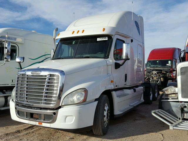 1FUJGLDR7CSBE9046 - 2012 FREIGHTLINER CASCADIA 1 WHITE photo 2