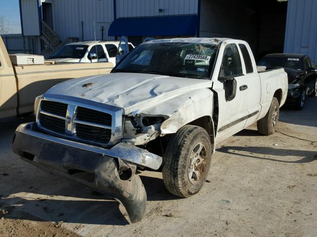 1D7HE42K95S158347 - 2005 DODGE DAKOTA SLT WHITE photo 2