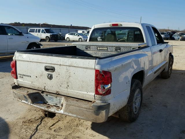 1D7HE42K95S158347 - 2005 DODGE DAKOTA SLT WHITE photo 4