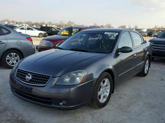 1N4AL11D55C378362 - 2005 NISSAN ALTIMA S GRAY photo 2