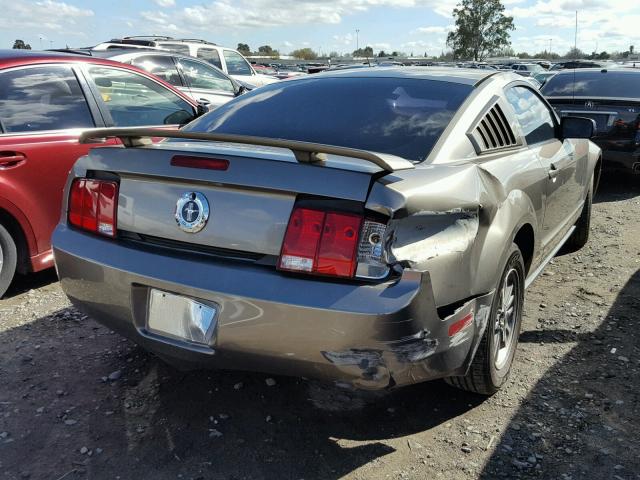 1ZVFT80NX55129852 - 2005 FORD MUSTANG CHARCOAL photo 4