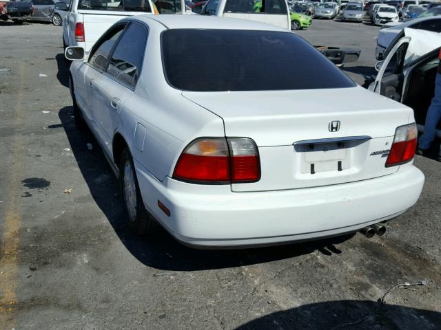 1HGCD5665VA181397 - 1997 HONDA ACCORD EX WHITE photo 3