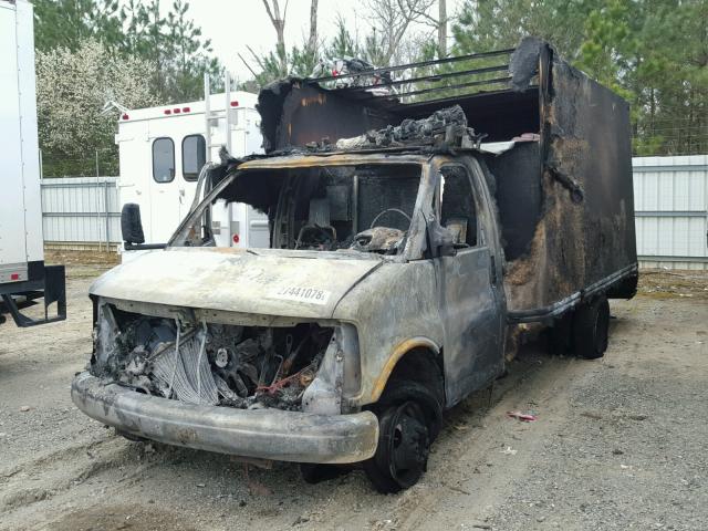 1GDJG31R611185161 - 2001 GMC SAVANA CUT BURN photo 2