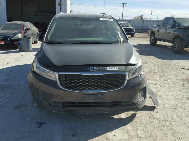 KNDMB5C12F6033682 - 2015 KIA SEDONA LX GRAY photo 9