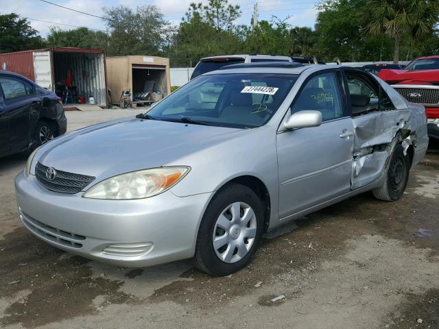 4T1BE30K82U622754 - 2002 TOYOTA CAMRY LE SILVER photo 2