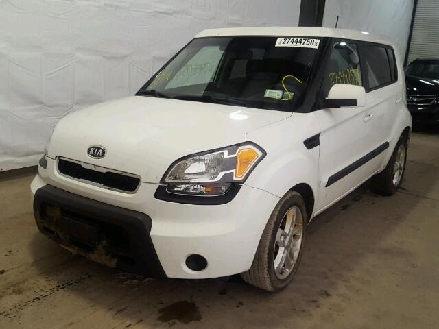 KNDJT2A24B7329012 - 2011 KIA SOUL + WHITE photo 2