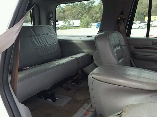 5LMEU27R02LJ15802 - 2002 LINCOLN NAVIGATOR თეთრი ფოტო 6