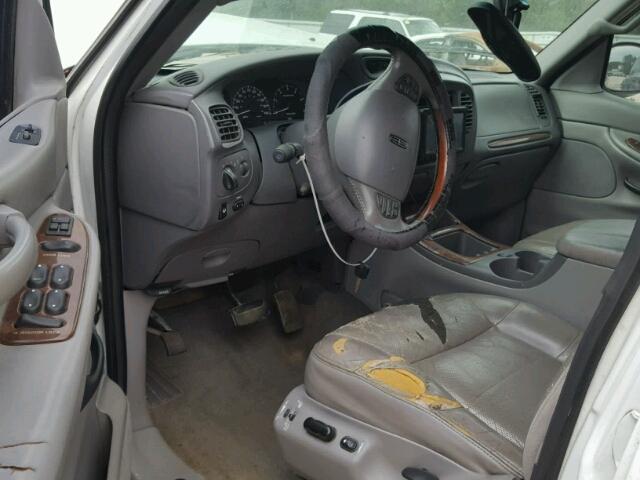 5LMEU27R02LJ15802 - 2002 LINCOLN NAVIGATOR თეთრი ფოტო 9