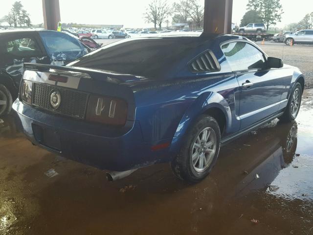 1ZVFT80N465148818 - 2006 FORD MUSTANG BLUE photo 4