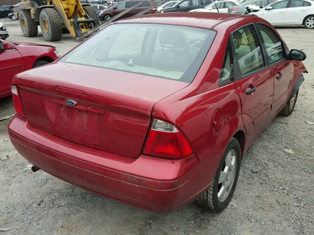 1FAFP34N75W115895 - 2005 FORD FOCUS ZX4 RED photo 4