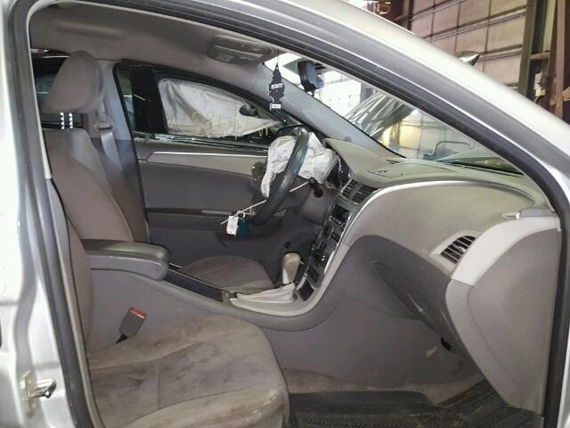 1G1ZB5E05CF186443 - 2012 CHEVROLET MALIBU LS 银色 照片 5