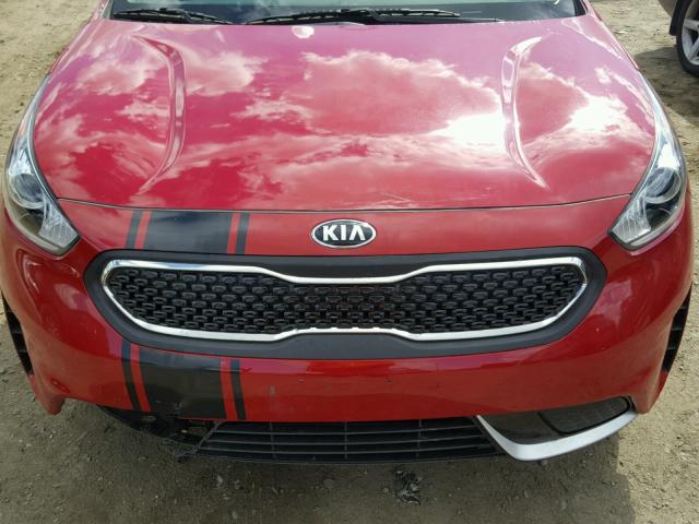 KNDCB3LC0H5078582 - 2017 KIA NIRO FE RED photo 7