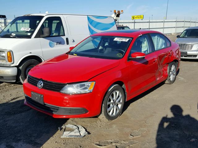 3VWDX7AJXCM367788 - 2012 VOLKSWAGEN JETTA SE RED photo 2