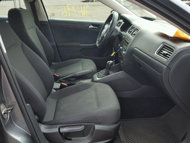 3VW2K7AJ2BM022503 - 2011 VOLKSWAGEN JETTA BASE ნაცრისფერი ფოტო 5