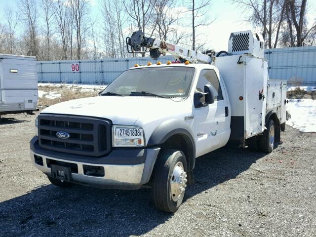 1FDAF56P47EA82909 - 2007 FORD F550 SUPER WHITE photo 2