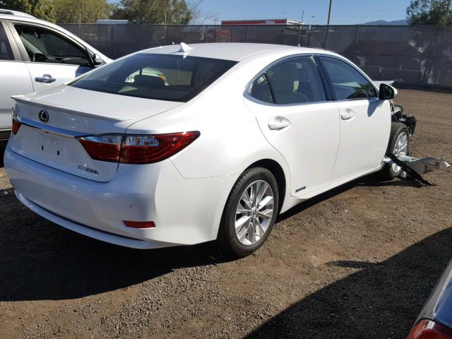 JTHBW1GG0D2011010 - 2013 LEXUS ES 300H WHITE photo 4