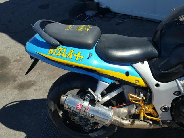 JS1GW71A052105401 - 2005 SUZUKI GSX1300 RK BLUE photo 6