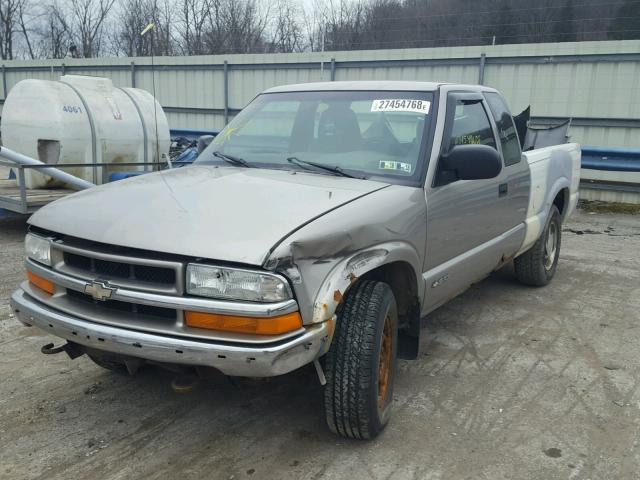 1GCDT19WX28227156 - 2002 CHEVROLET S TRUCK S1 SILVER photo 2