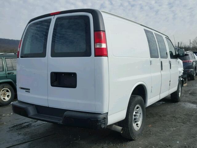 1GCWGFCA6E1203019 - 2014 CHEVROLET EXPRESS G2 WHITE photo 4