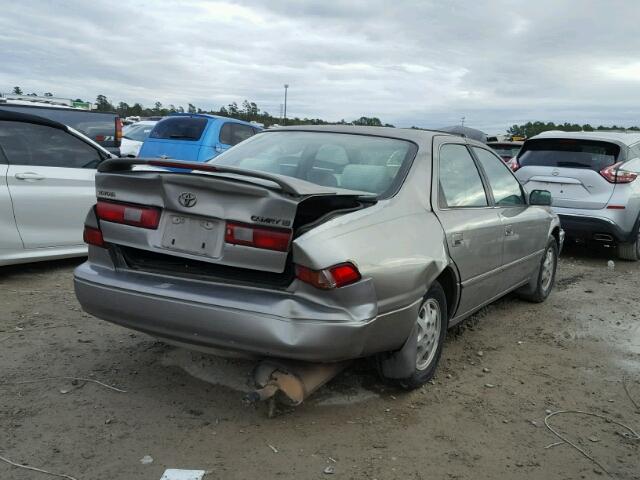 4T1BG22K9VU124455 - 1997 TOYOTA CAMRY CE GRAY photo 4