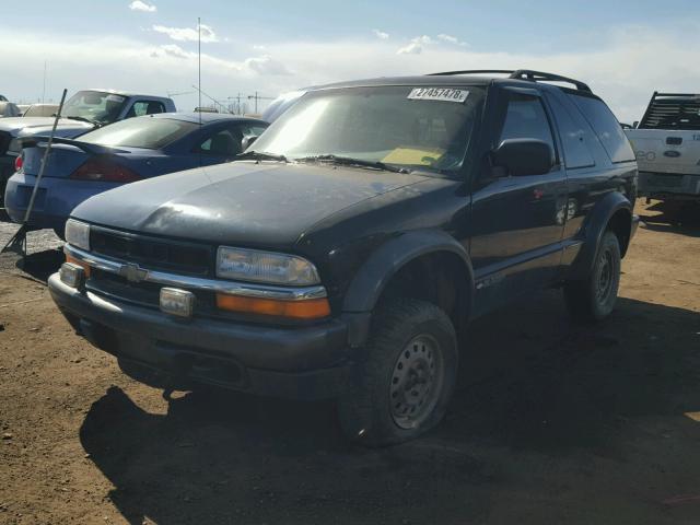 1GNCT18WX1K167692 - 2001 CHEVROLET BLAZER BLACK photo 2