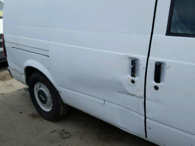 1GCDM19W9WB193216 - 1998 CHEVROLET ASTRO WHITE photo 9