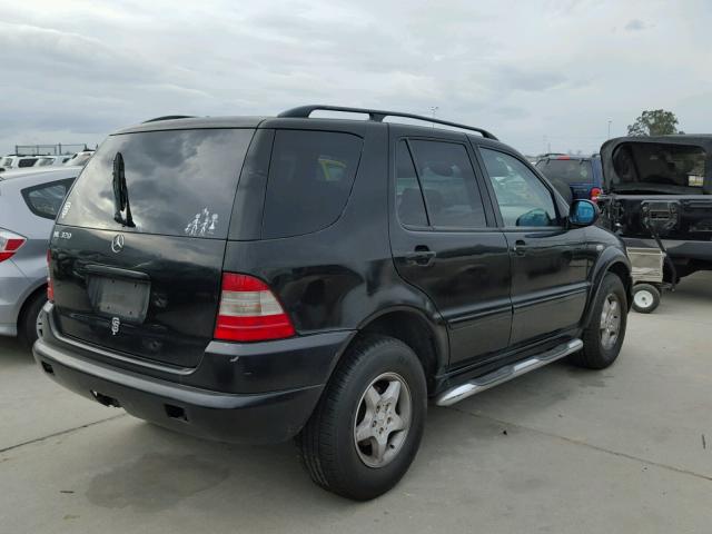 4JGAB54E7WA036591 - 1998 MERCEDES-BENZ ML 320 BLACK photo 4