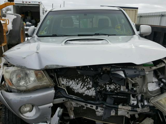 5TEUU42N05Z121043 - 2005 TOYOTA TACOMA ACC SILVER photo 7