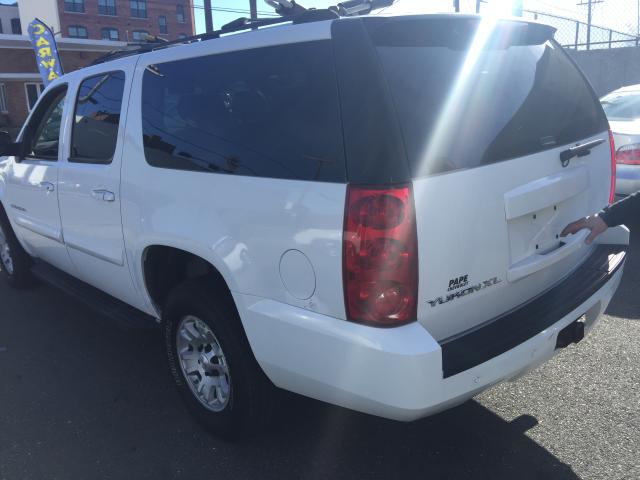 1GKFK16347J207074 - 2007 GMC YUKON XL K WHITE photo 6