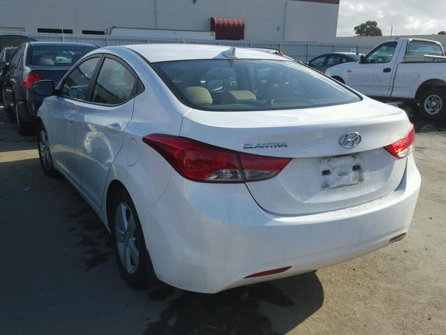 5NPDH4AE2DH423599 - 2013 HYUNDAI ELANTRA GL WHITE photo 3