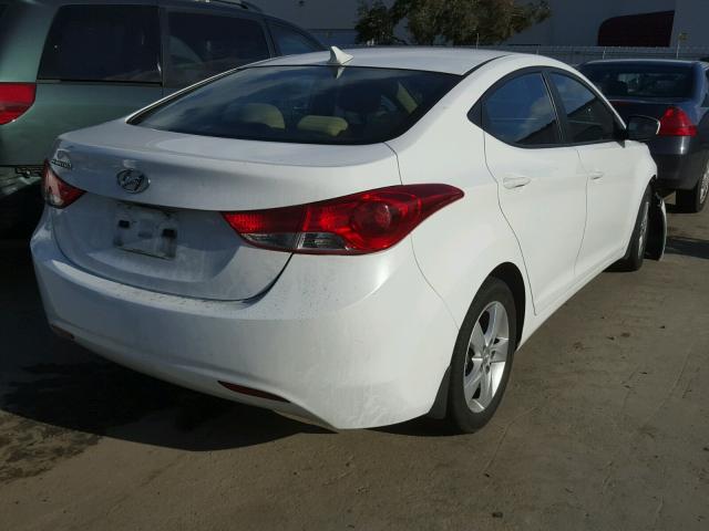 5NPDH4AE2DH423599 - 2013 HYUNDAI ELANTRA GL WHITE photo 4