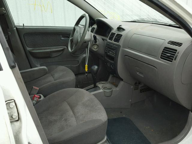 KNADC125256364638 - 2005 KIA RIO WHITE photo 5