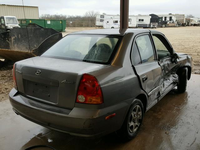 KMHCG45C45U580318 - 2005 HYUNDAI ACCENT GL GRAY photo 4