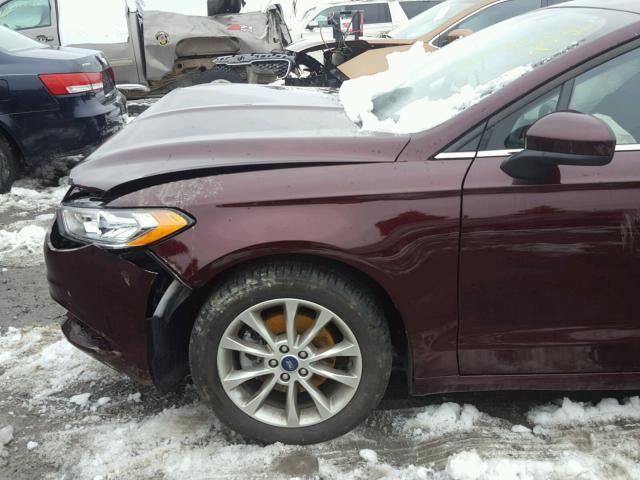 3FA6P0H79HR183813 - 2017 FORD FUSION SE BURGUNDY photo 9