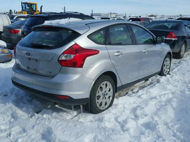 1FAHP3K27CL202924 - 2012 FORD FOCUS SE SILVER photo 4