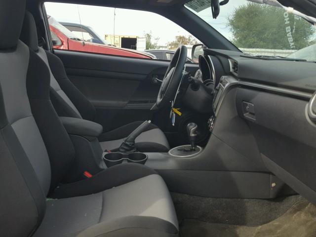 JTKJF5C78GJ018719 - 2016 TOYOTA SCION TC 黑色 照片 5