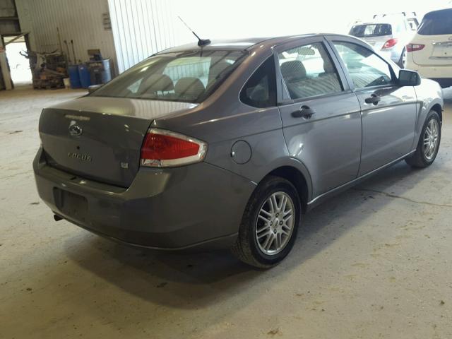 1FAHP35N89W260487 - 2009 FORD FOCUS SE GRAY photo 4