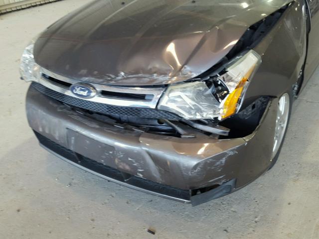 1FAHP35N89W260487 - 2009 FORD FOCUS SE GRAY photo 9