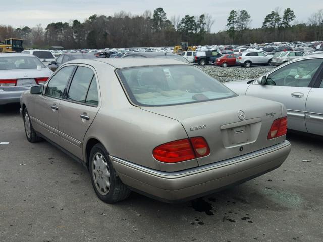 WDBJF65F5WA531375 - 1998 MERCEDES-BENZ E 320 GOLD photo 3