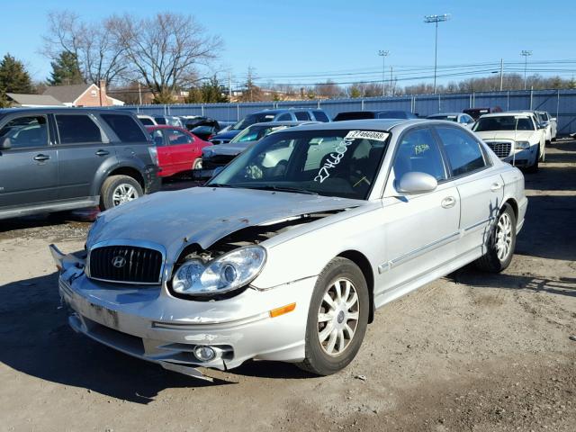 KMHWF35H52A544057 - 2002 HYUNDAI SONATA GLS SILVER photo 2