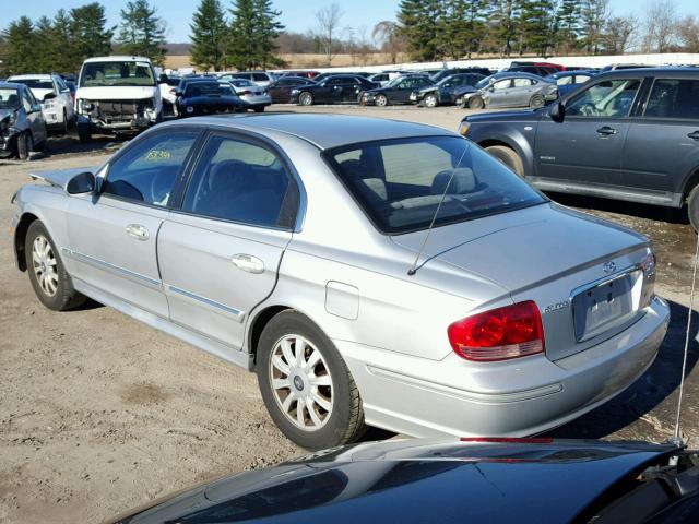 KMHWF35H52A544057 - 2002 HYUNDAI SONATA GLS SILVER photo 3