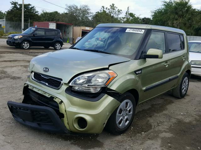 KNDJT2A56C7481403 - 2012 KIA SOUL GREEN photo 2