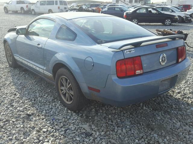 1ZVFT80N855157956 - 2005 FORD MUSTANG BLUE photo 3