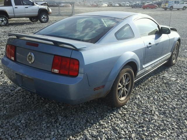 1ZVFT80N855157956 - 2005 FORD MUSTANG BLUE photo 4