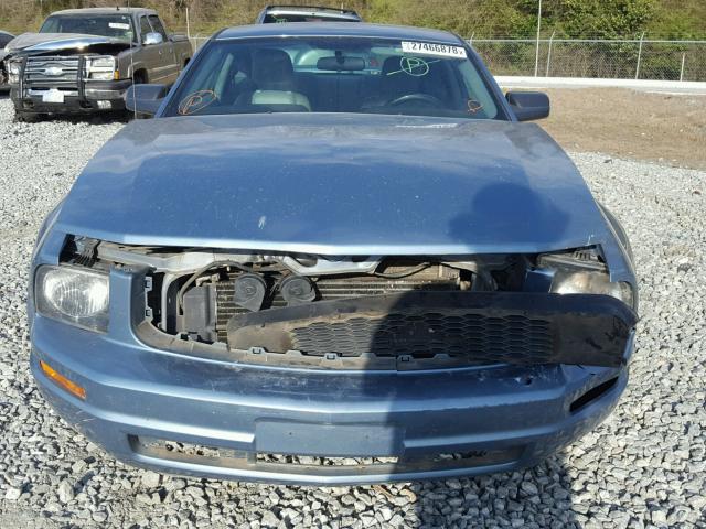 1ZVFT80N855157956 - 2005 FORD MUSTANG BLUE photo 9