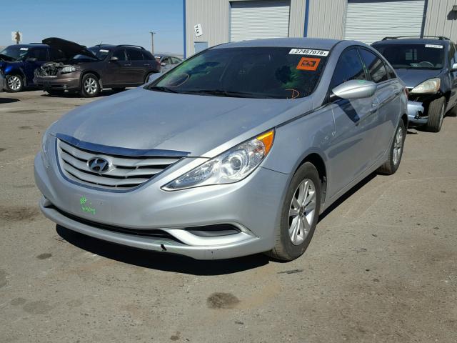 5NPEB4AC1DH739242 - 2013 HYUNDAI SONATA GLS SILVER photo 2