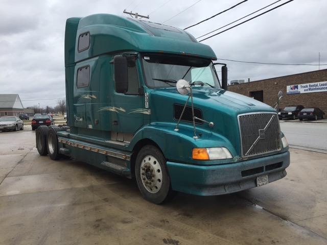 4V4ND3TL1YN253588 - 2000 VOLVO VN GREEN photo 1